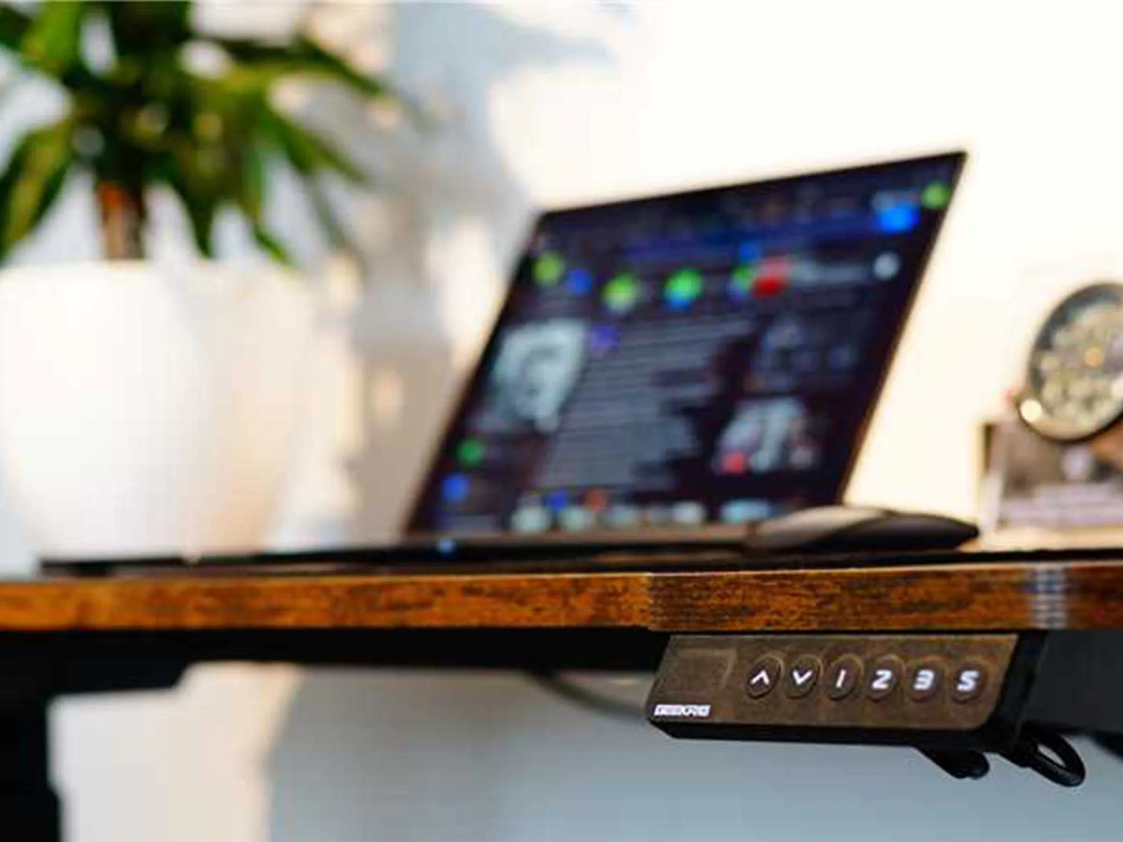 Регулируемый стол GEEKRIG